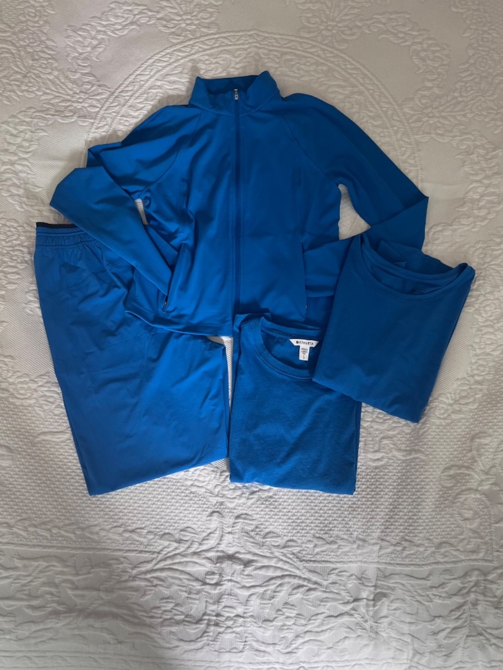 Athleta athletic set with pants, jacket and 2 t-shirts Size L, "breakerblue"
